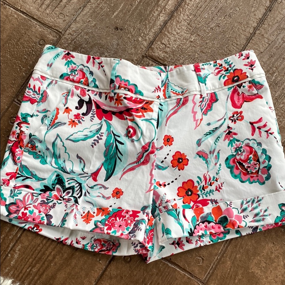 New York & Company High Waist White and Pink / Red Floral Mid Rise Shorts